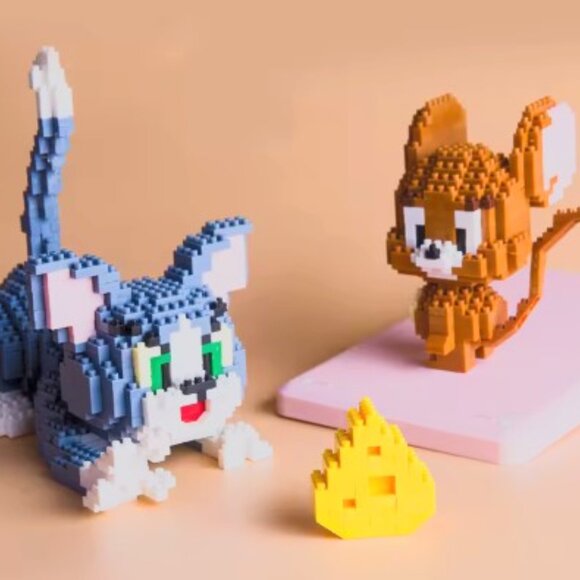 Tom and Jerry Micro Building Blocks – Cheese Cat & Mouse Mini Brick Figure Toy - Picture 3 of 3
